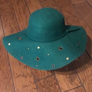 Wool flap hat.        OS